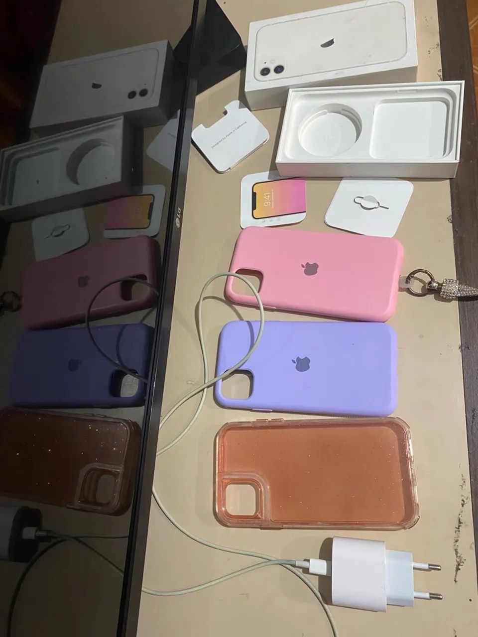 IPhone 11 branco 128gb, $1.200
