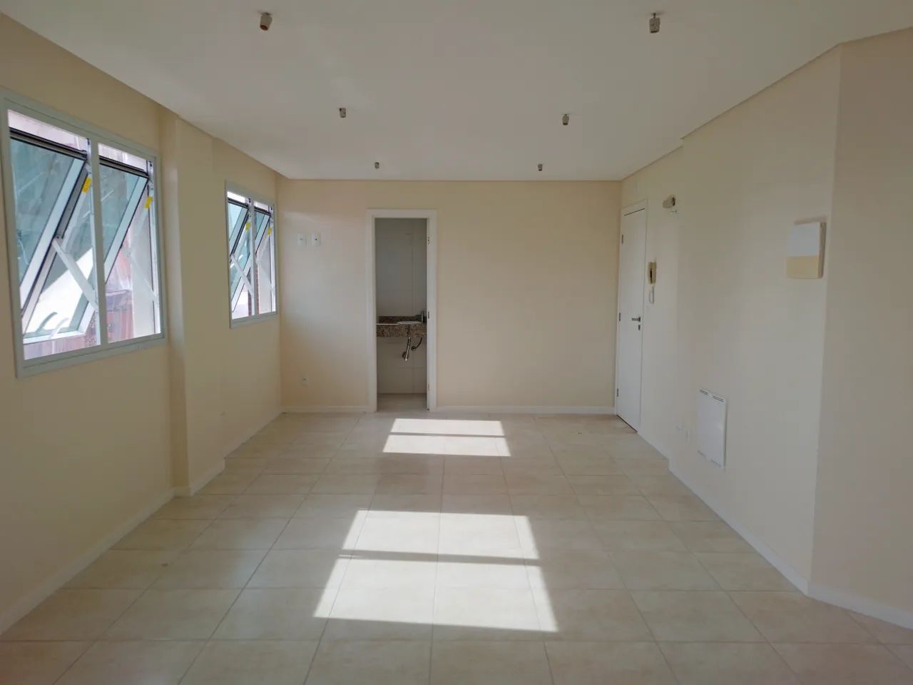 Sala comercial à venda na Agronômica, Florianópolis, com elevador e estacionamento