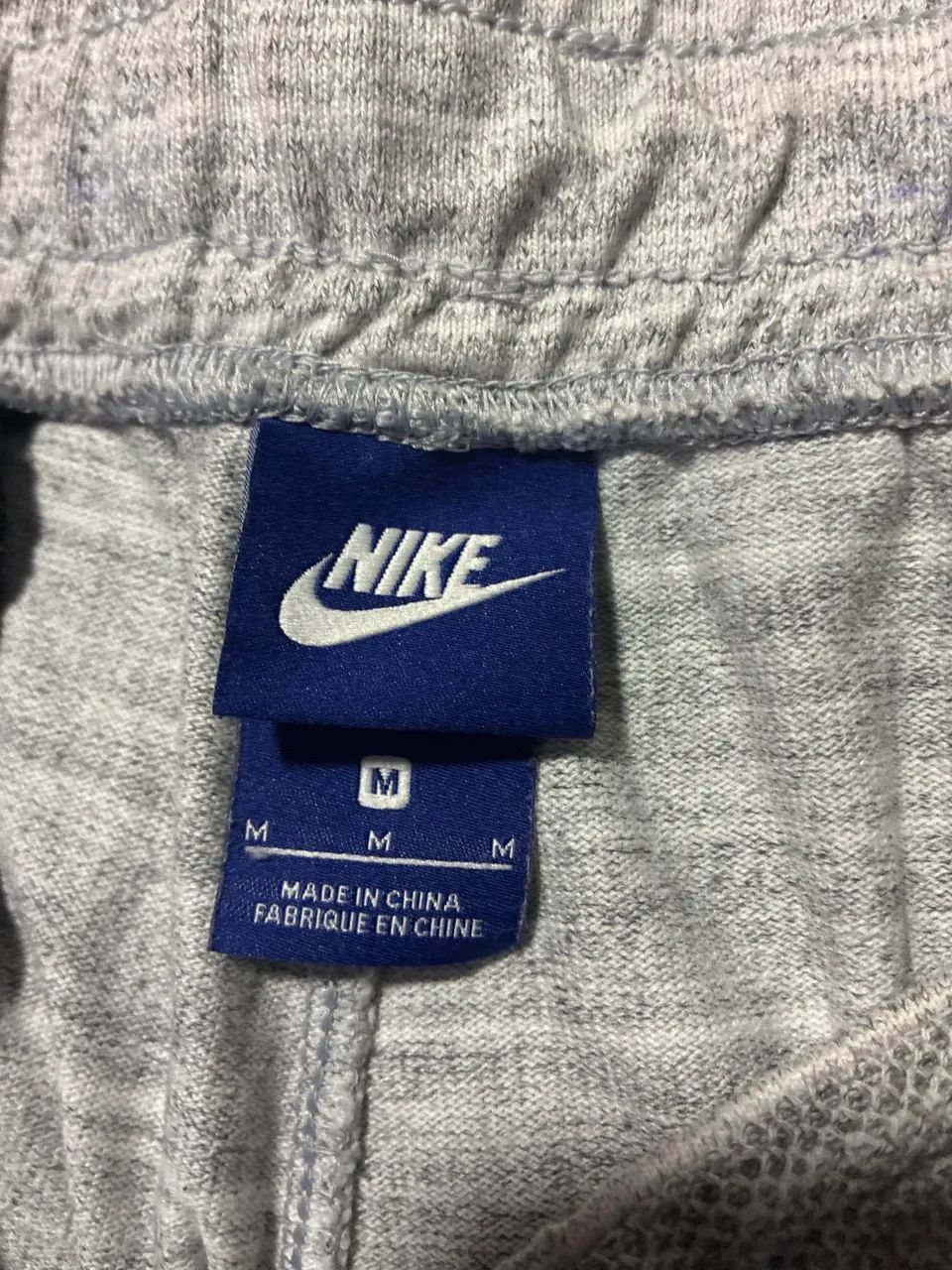 Bermuda moletom Nike tamanho M - Foto 4