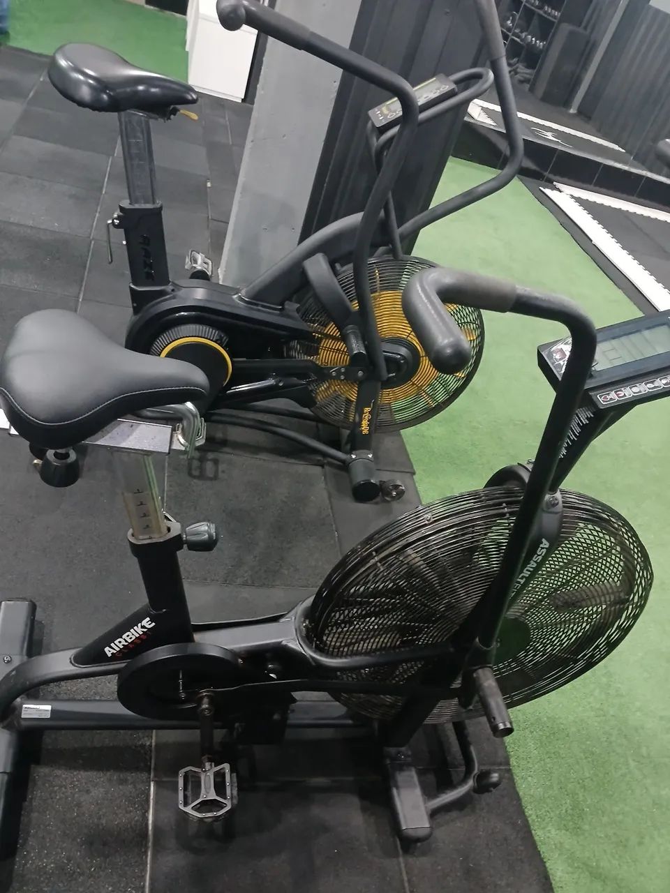 DUAS (2) AIR BIKE (BICICLETA ERGOMÉTRICA )