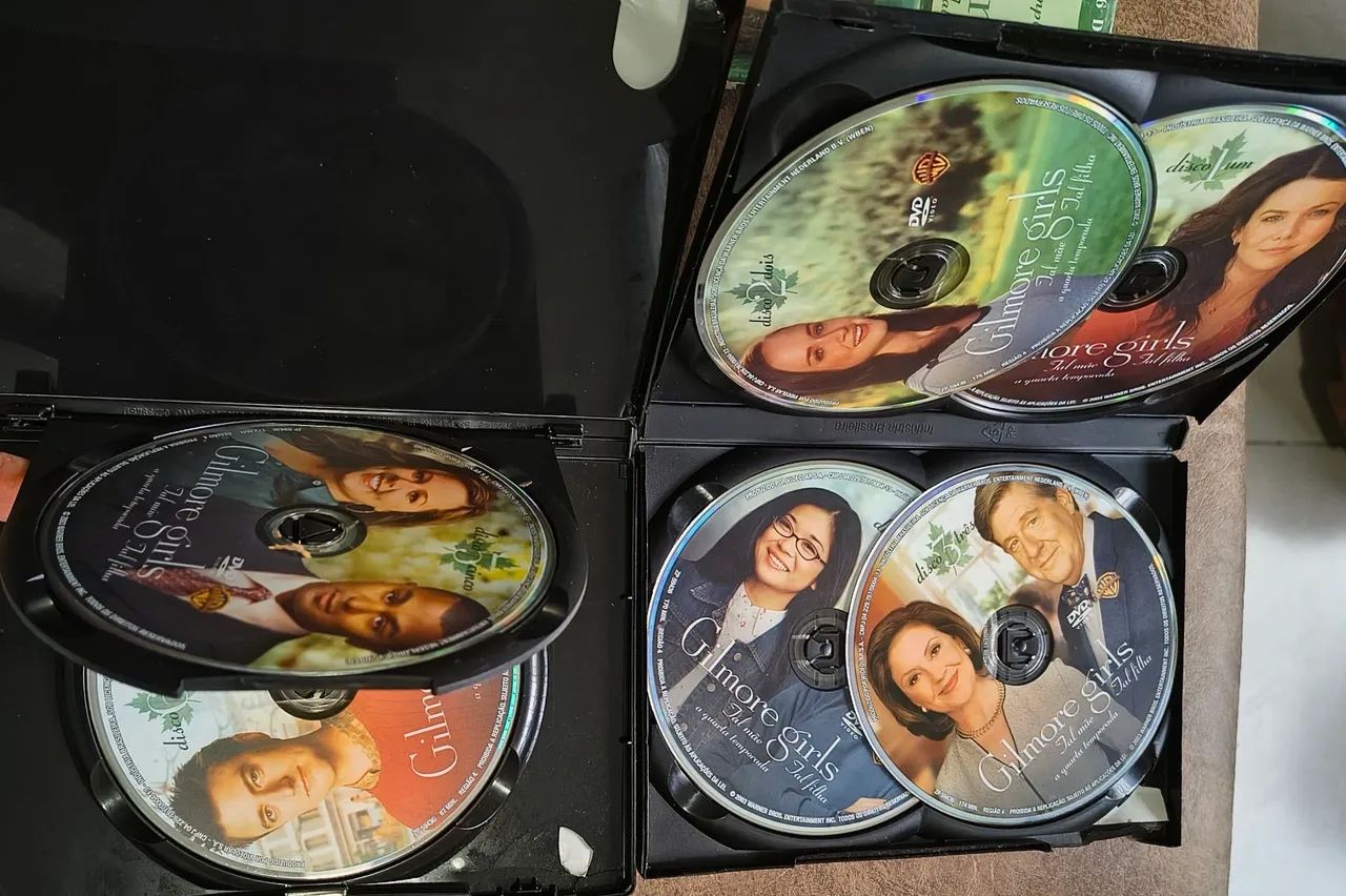 Dvds da 2, 3 e 4 temporada de Gilmore Girls - Foto 3