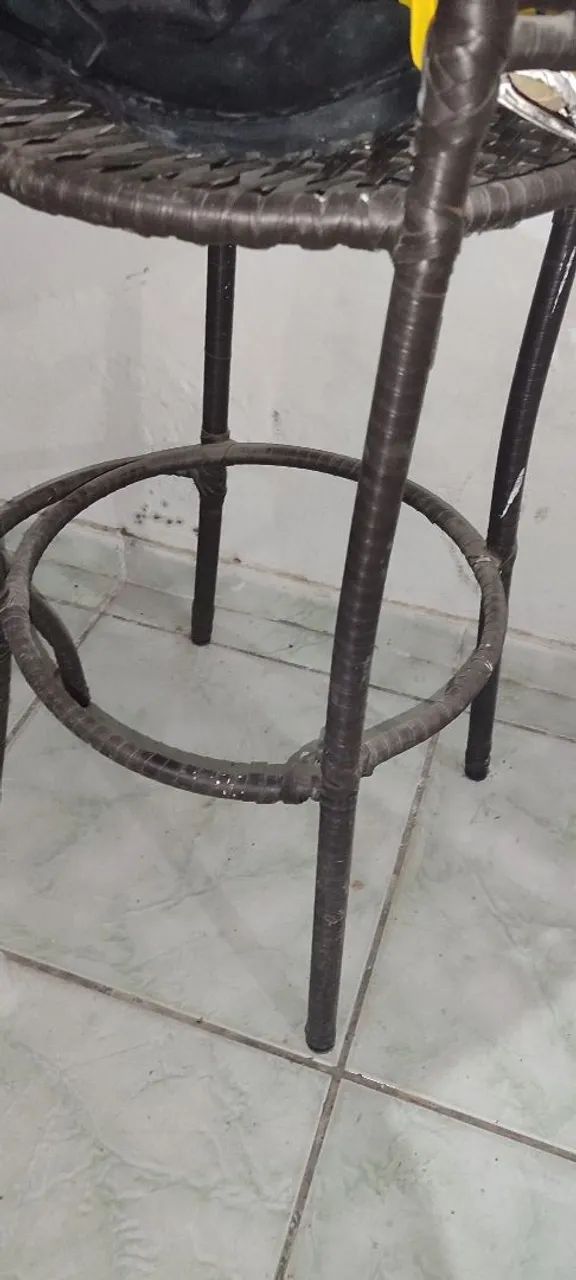 Jogo de Mesa e banquetas  - Foto 4