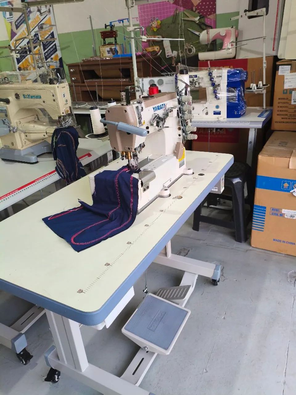 Máquina de costura Galoneira industrial direct drive nova Yamata  - Foto 6