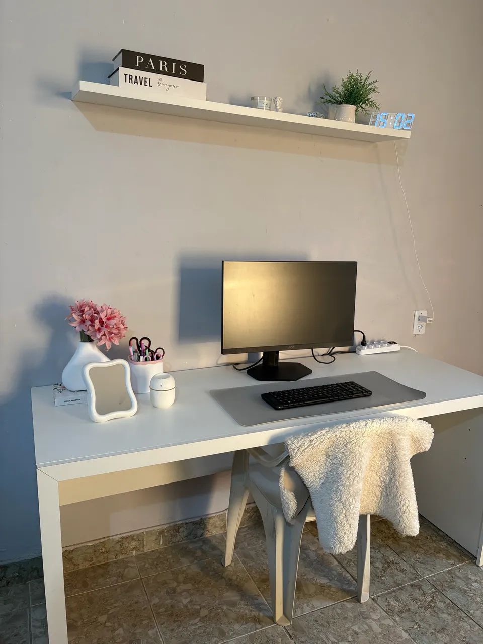 Escrivaninha (Mesa de computador) 