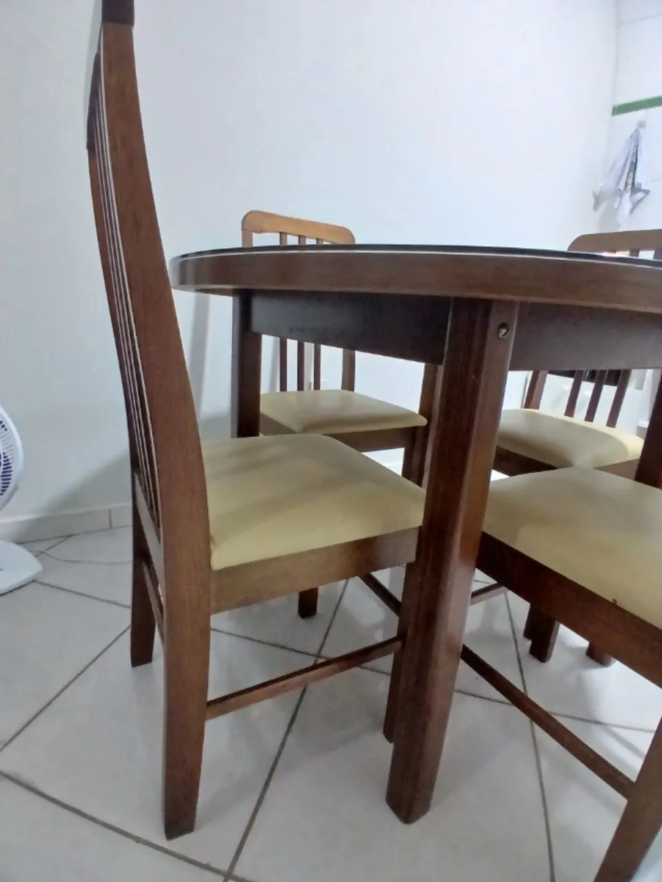 Mesa de jantar redonda com 4 cadeiras - Foto 2