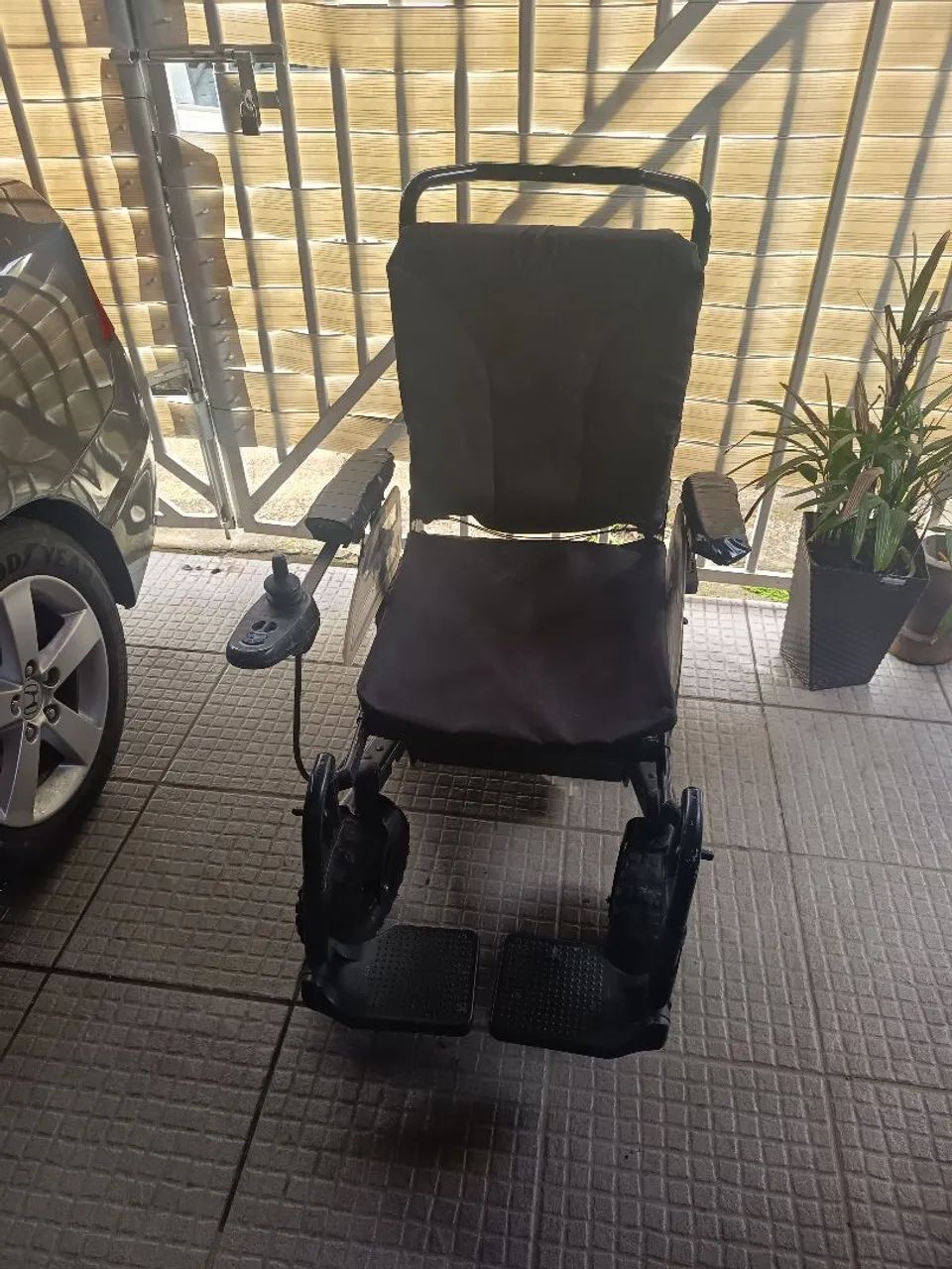 Cadeira de rodas motorizada 