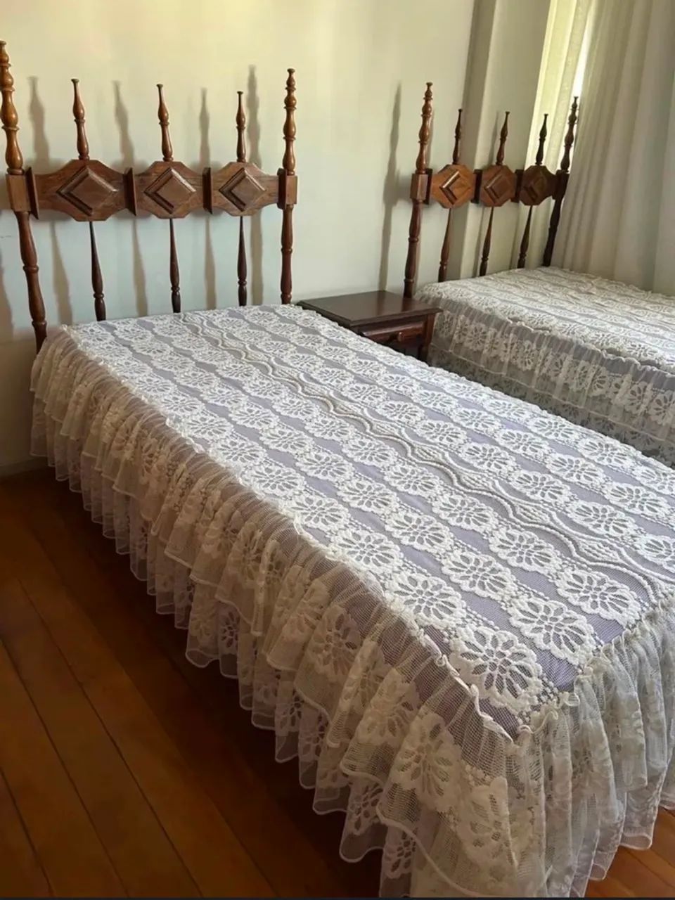 Cama solteiro em jacarandá 
