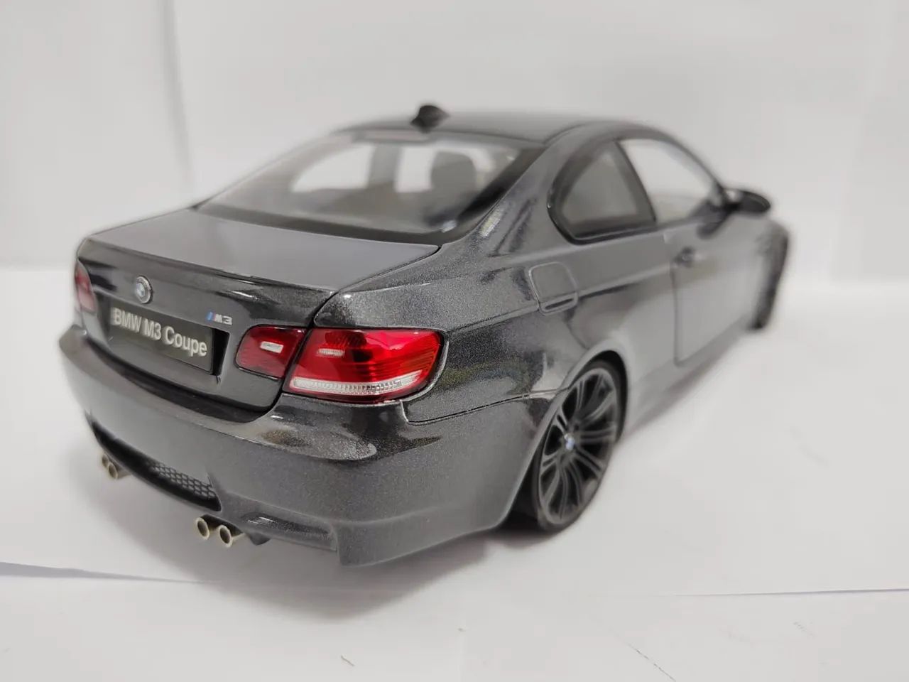 Miniatura BMW M3 Coupê E92 1/18 - Foto 2