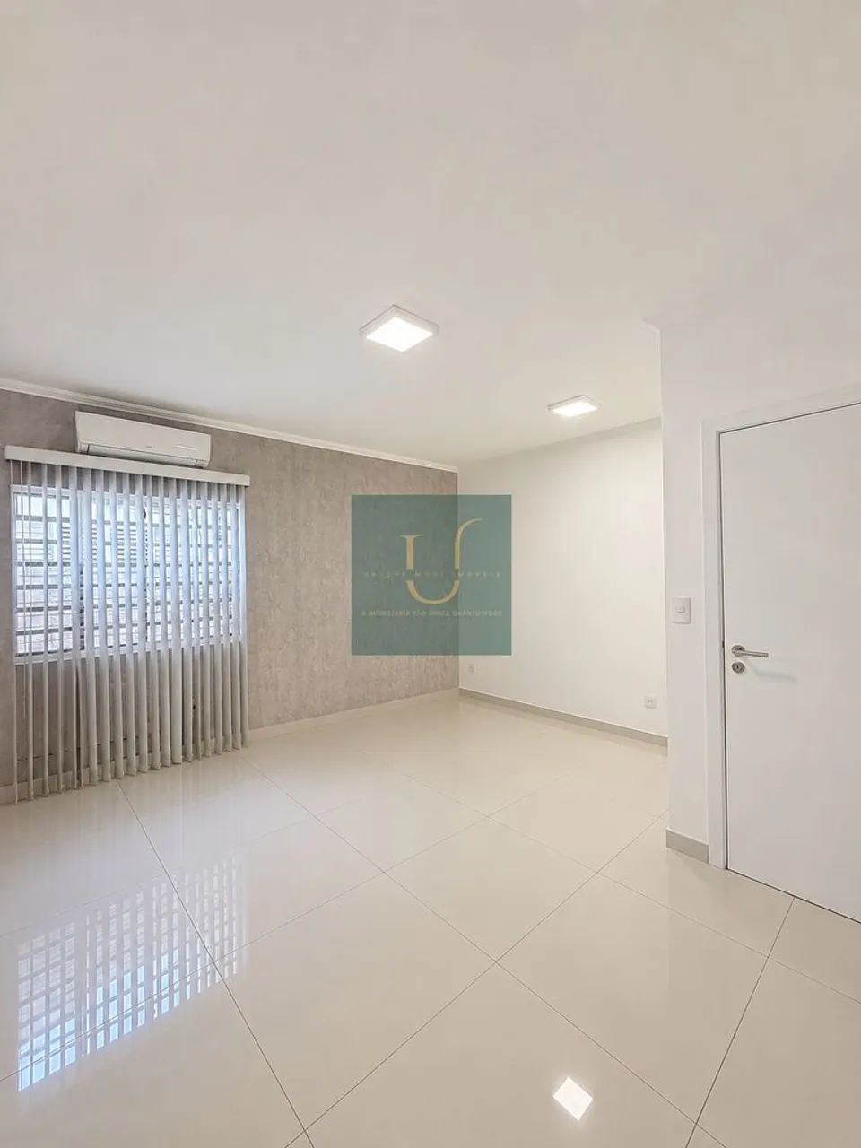 Sala Comercial em Mogi das Cruzes, recepção, estacionamento e 20m²