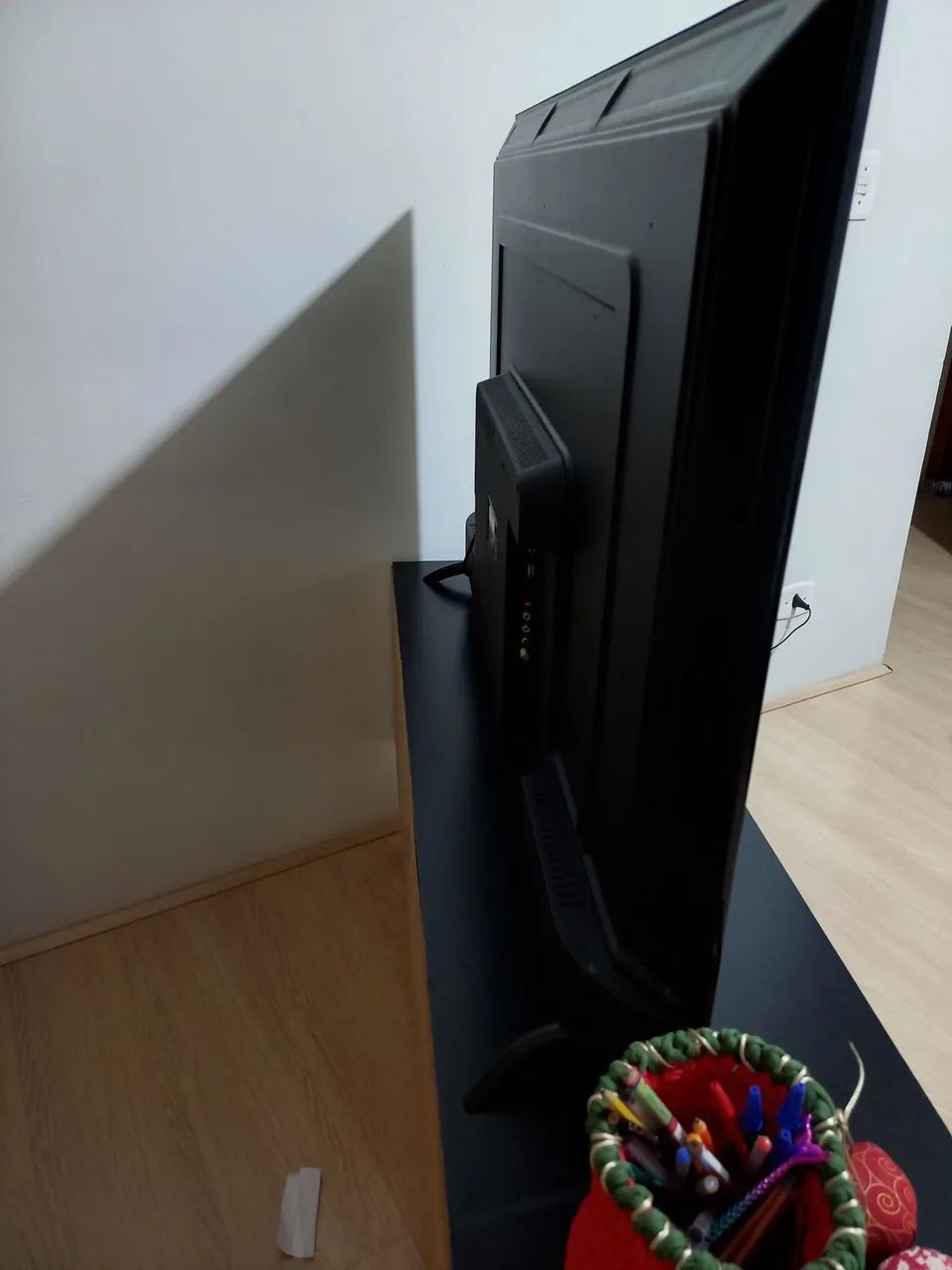 Televisão Philco 50 polegadas com rack cor preta <br>Smart TV da Philco tem sistema Roku TV - Foto 2