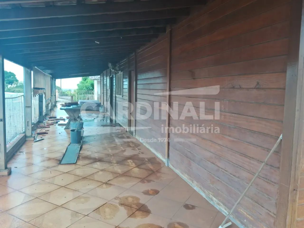 Salão no centro da cidade, com uma casa grande no piso superior. - Foto 2