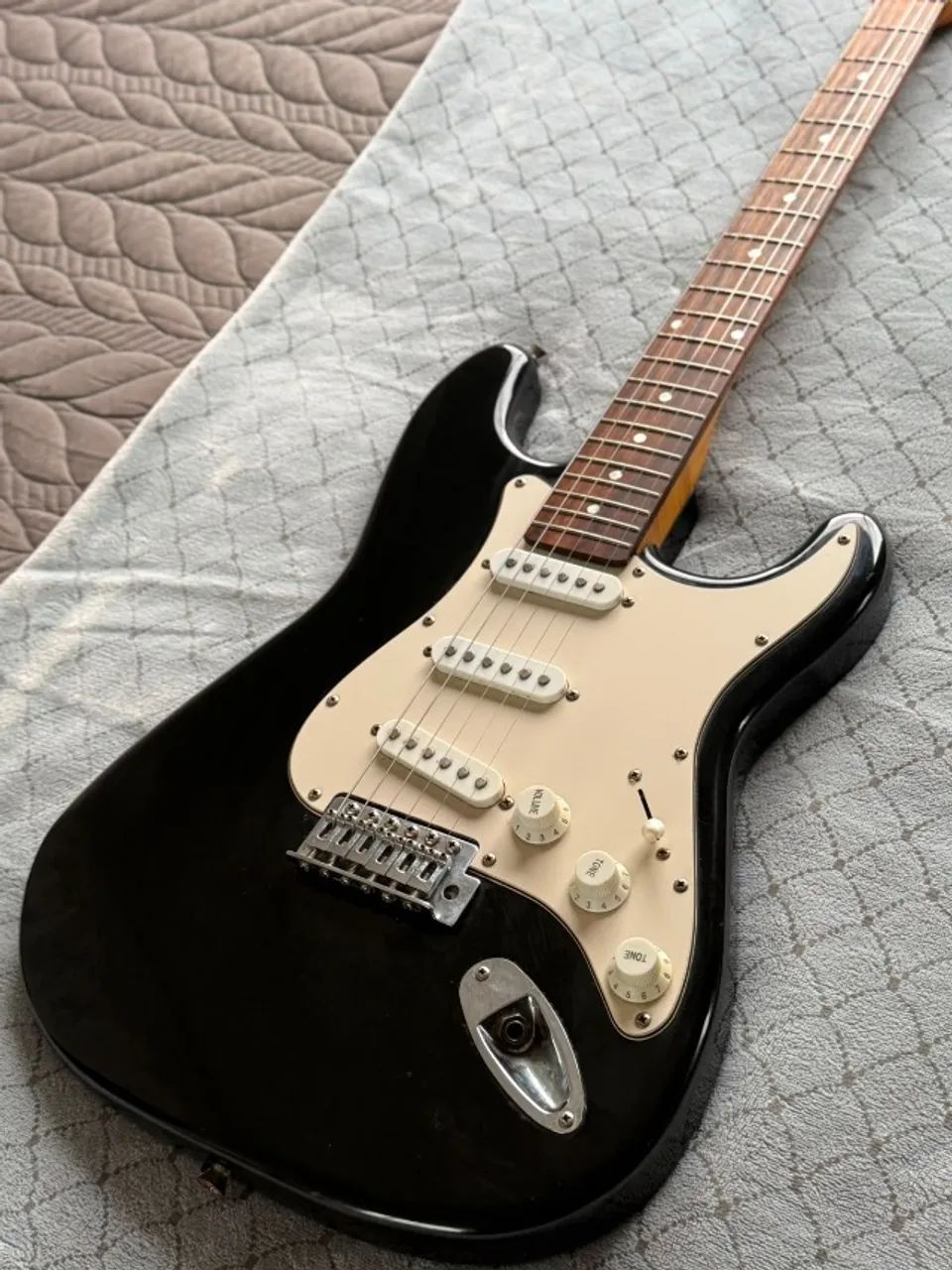 Guitarra Dolphin stratocaster  - Foto 3