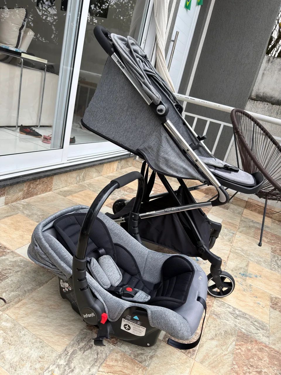 kit carrinho de bebê com bebê conforto e fechamento mala - Foto 4