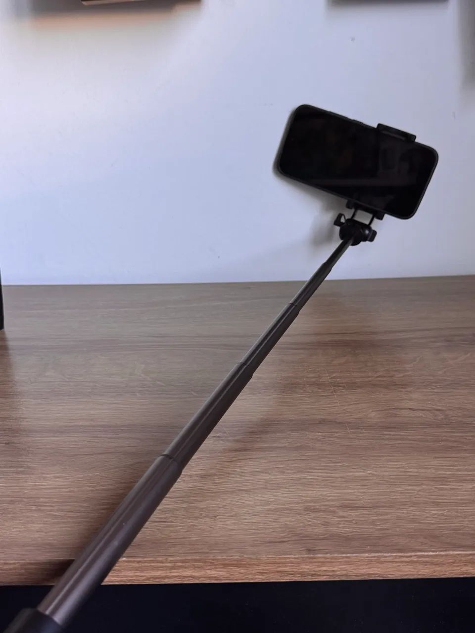 Bastão de Selfie Honor com Tripé Integrado e Controle Bluetooth