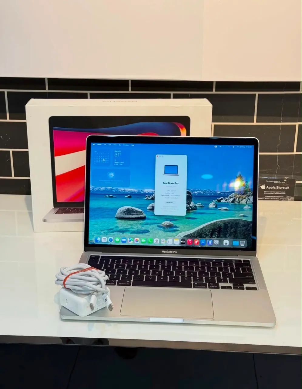  MacBook Pro 13 M1 Chip: Apple M1