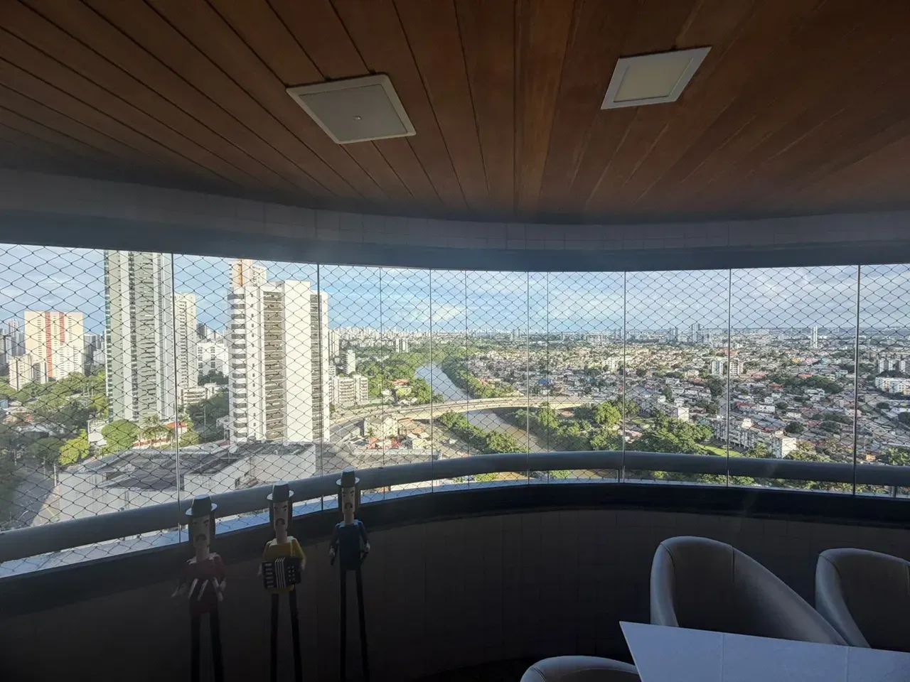 Imóvel com 245m², 4 quartos, 4 vagas, em Apipucos - Recife - PE