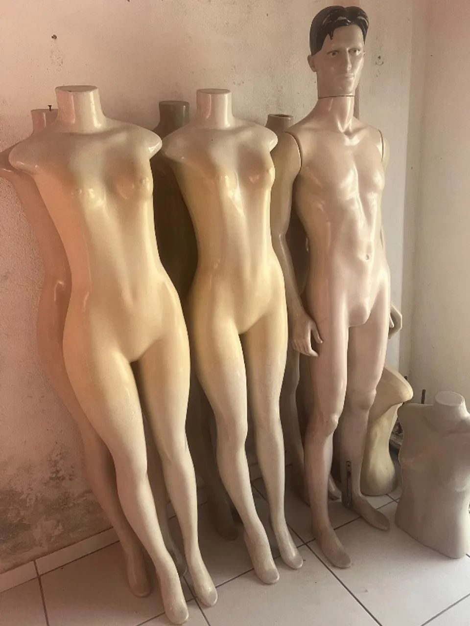 Manequins e araras
