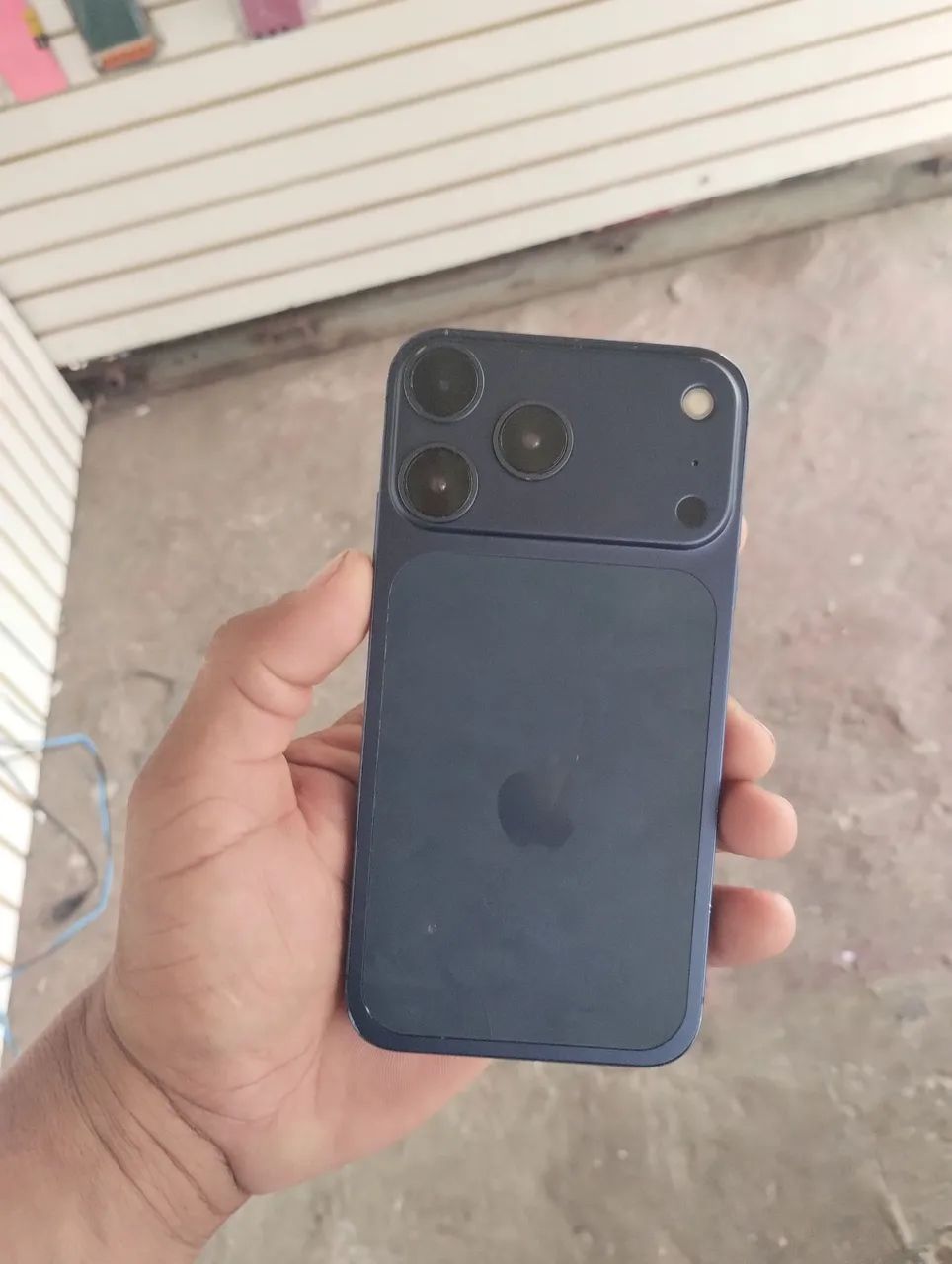 Vendo lindo iPhone 11 na carcaça do 17 pro  - Foto 2