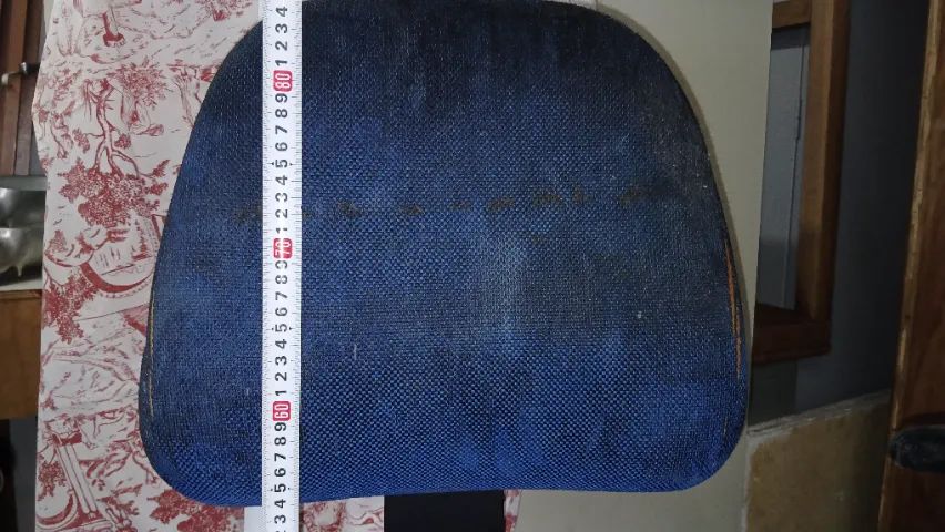 Cadeira com Braços e Base Tubular - Para Restauro - Foto 4