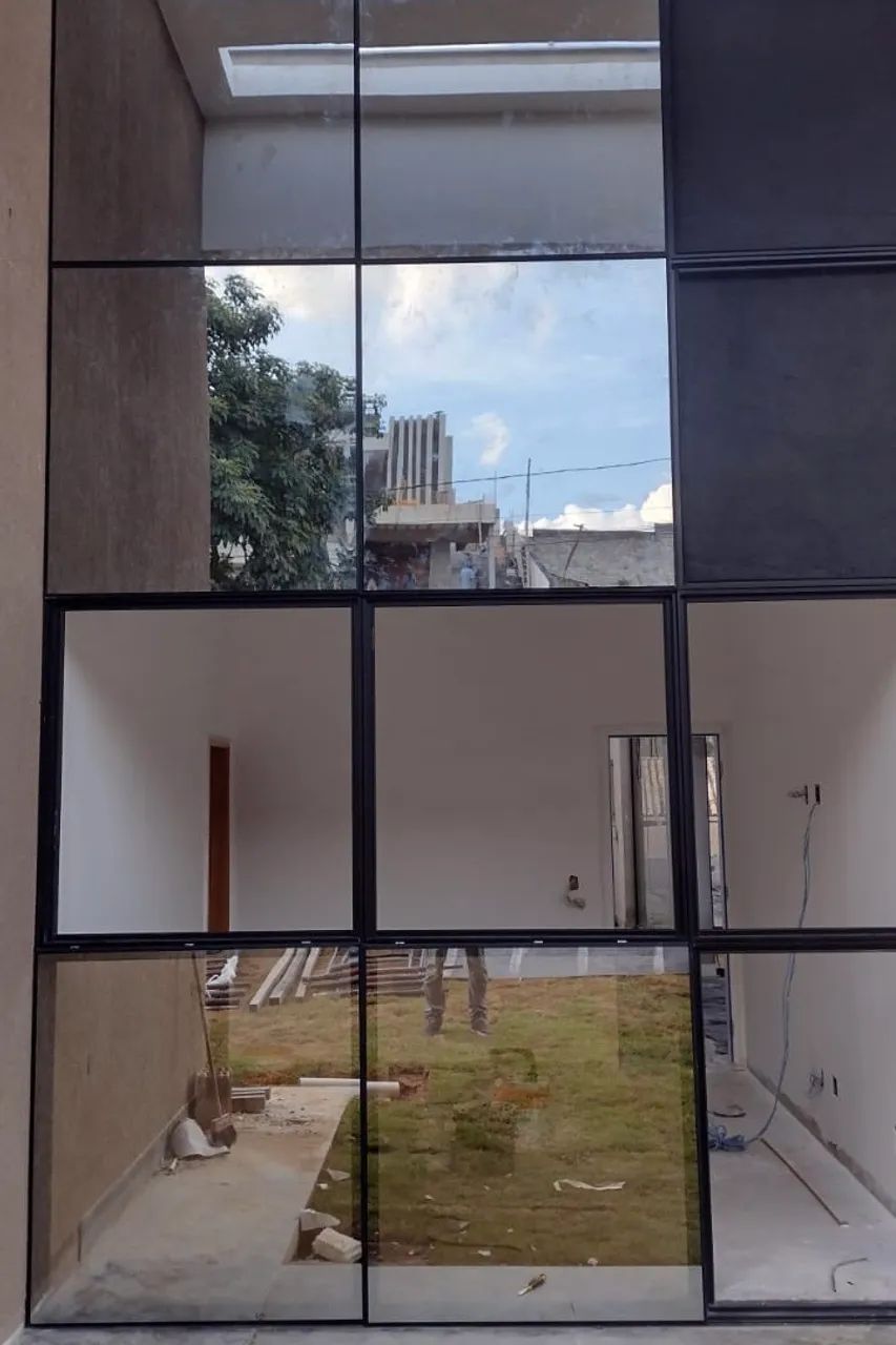 Portas e janelas em esquadrias de alumínio e vidros temperados  - Foto 4
