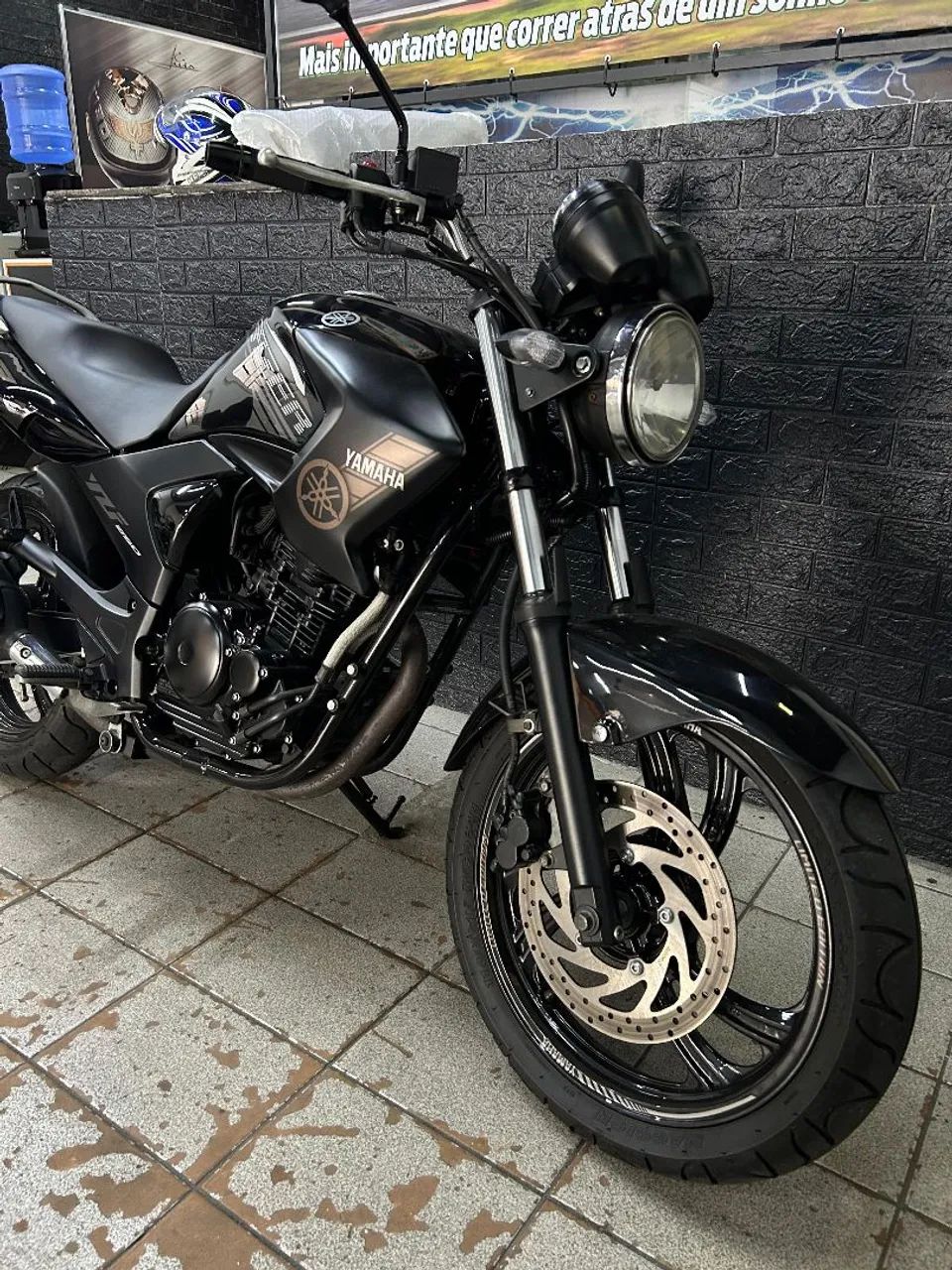 Fazer 250 personalizada 