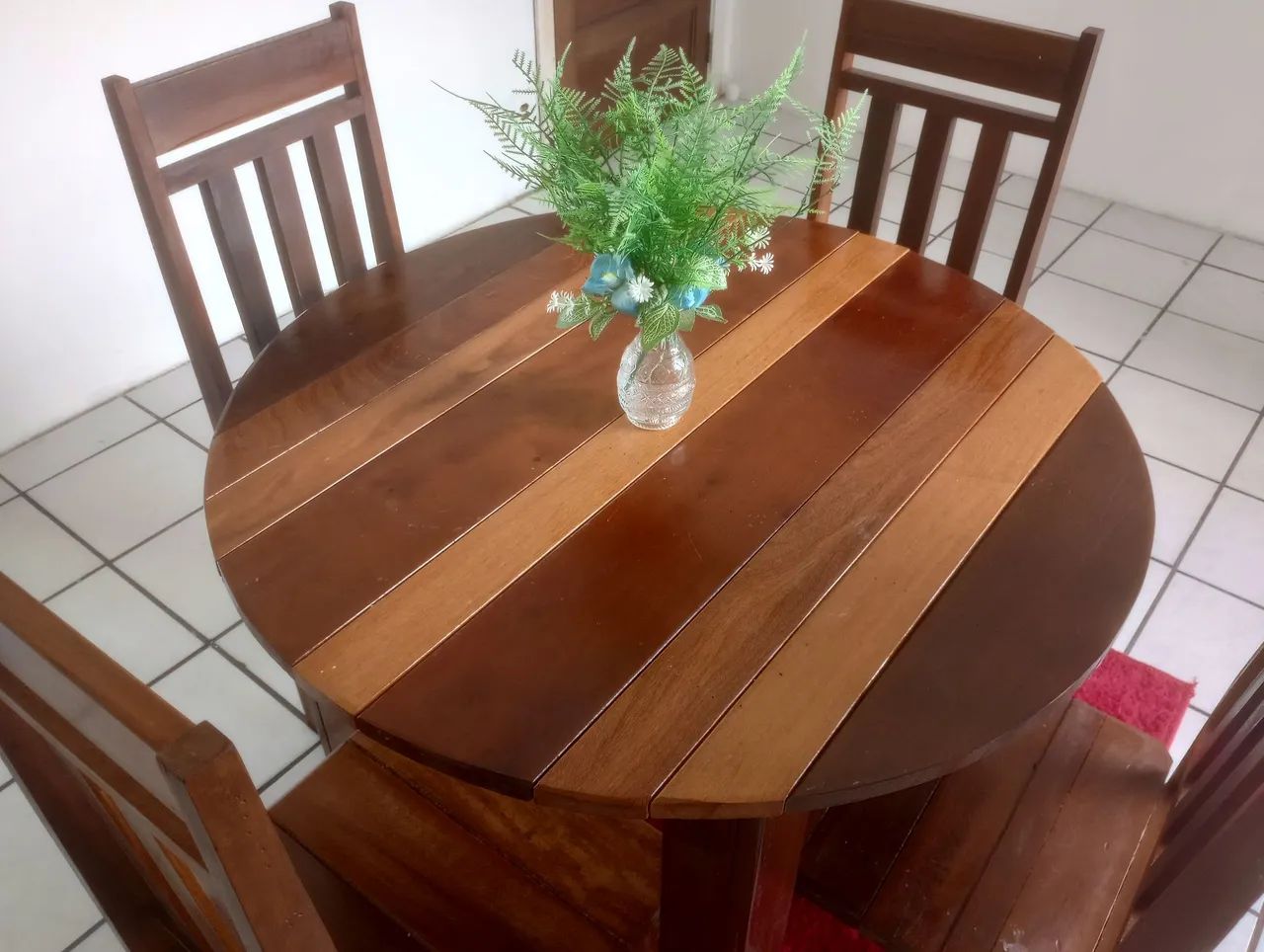 Mesa com 4 cadeiras  - Foto 2