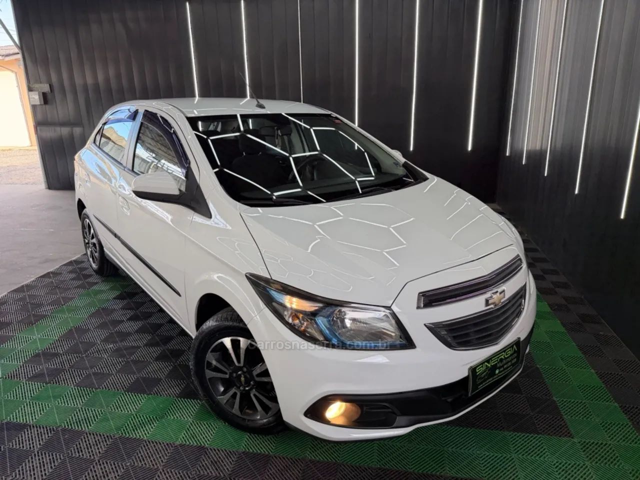 Chevrolet Onix Hatch LTZ 1.4 8V Flex Mec. 4P 2015 - Foto 3