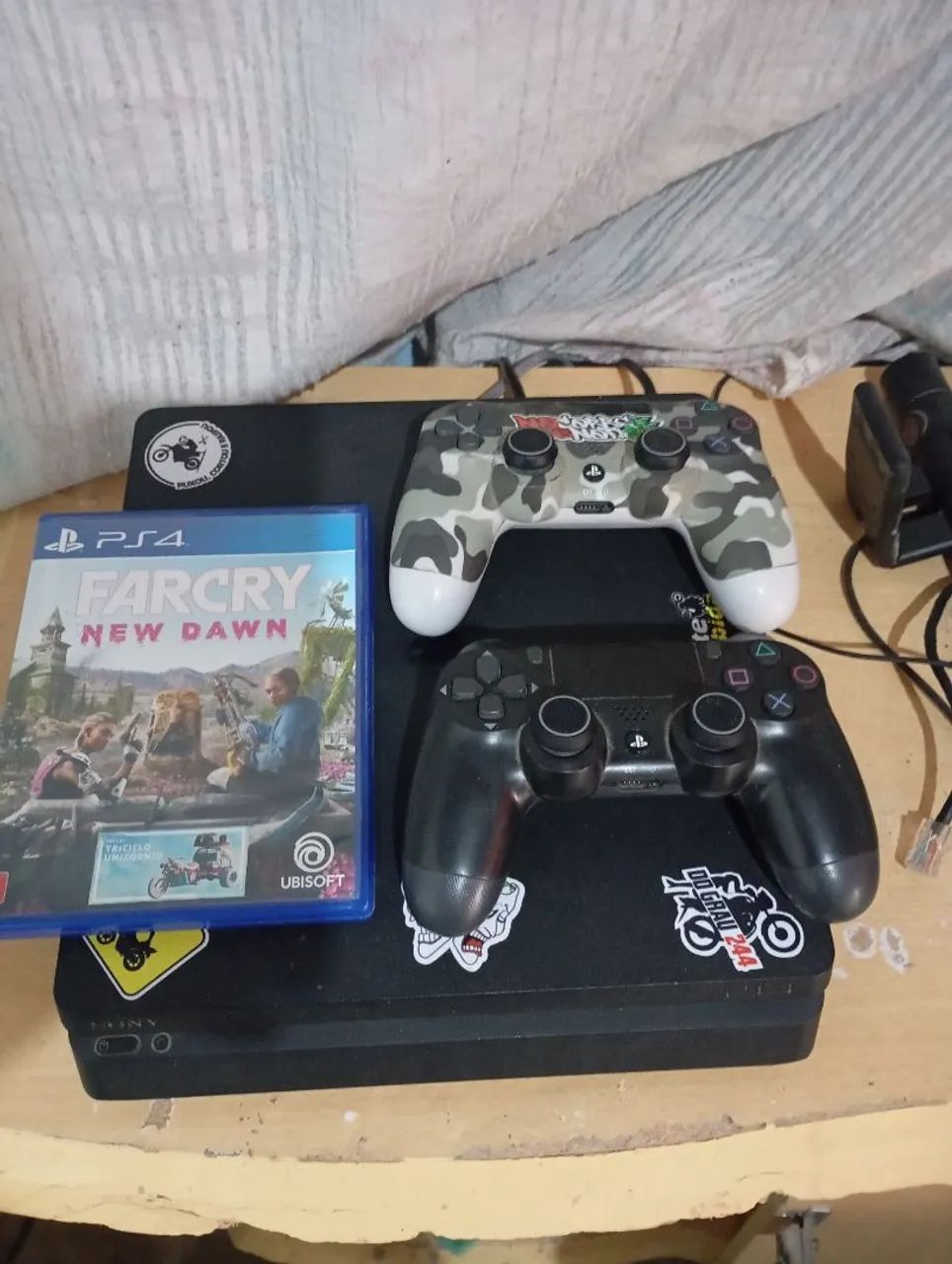 Vende-se videogame PS4 slim