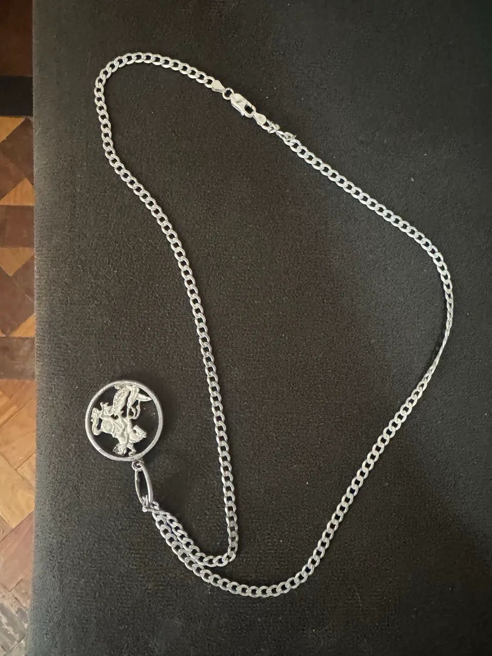 Cordão de prata com pingente 