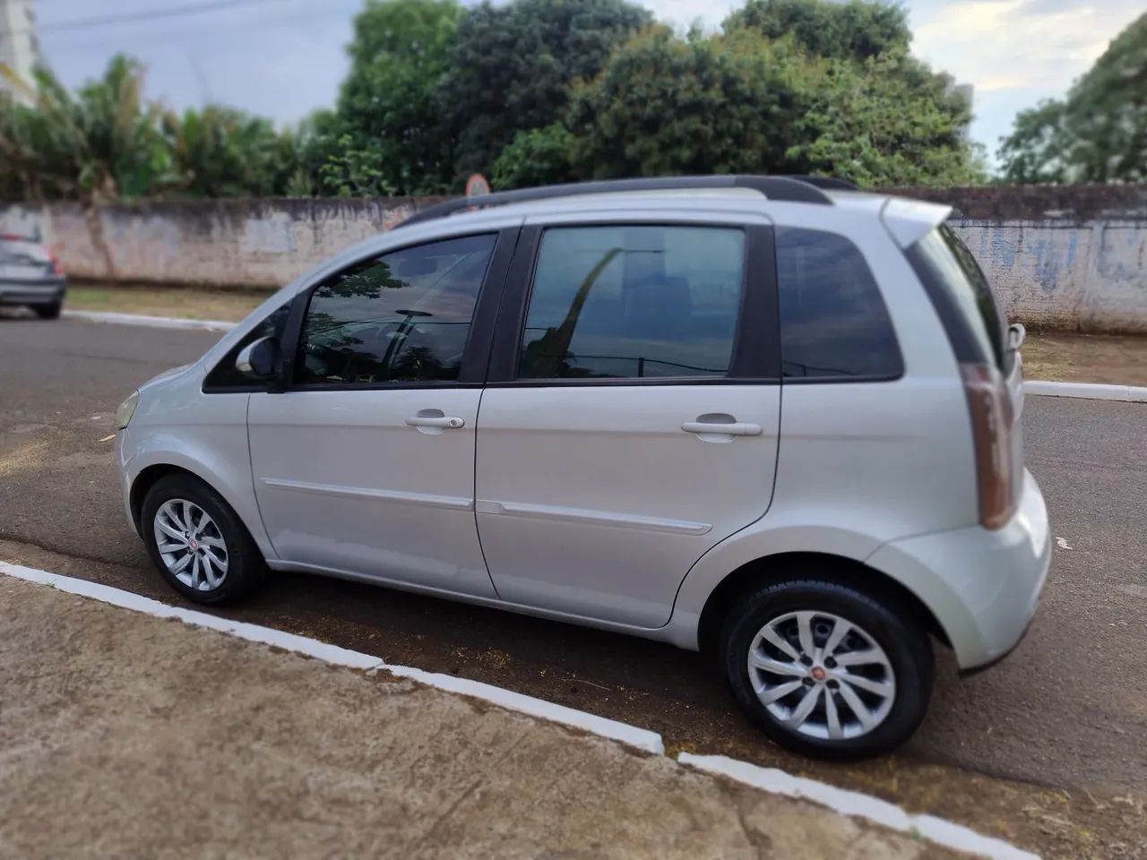 Fiat Idea Attractive 1.4 Fire Flex 8V 5P 2013 - Foto 2