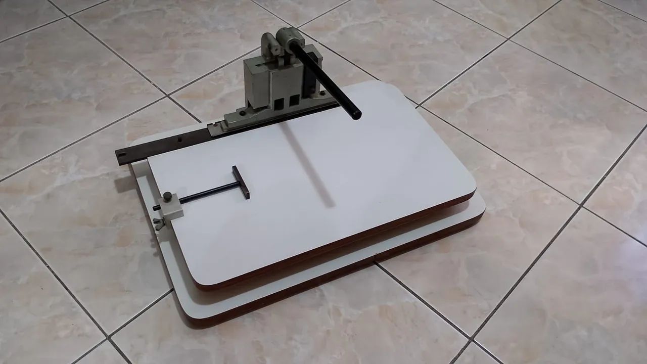 Furadeira Profissional de papel para desenho animado - 57 x 43 - 3 Furos 