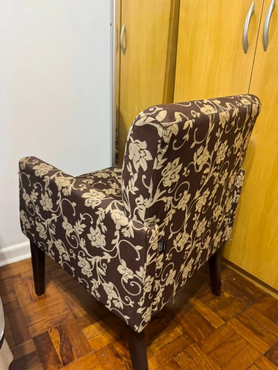 Poltrona Decorativa Estofada Nova - Foto 4