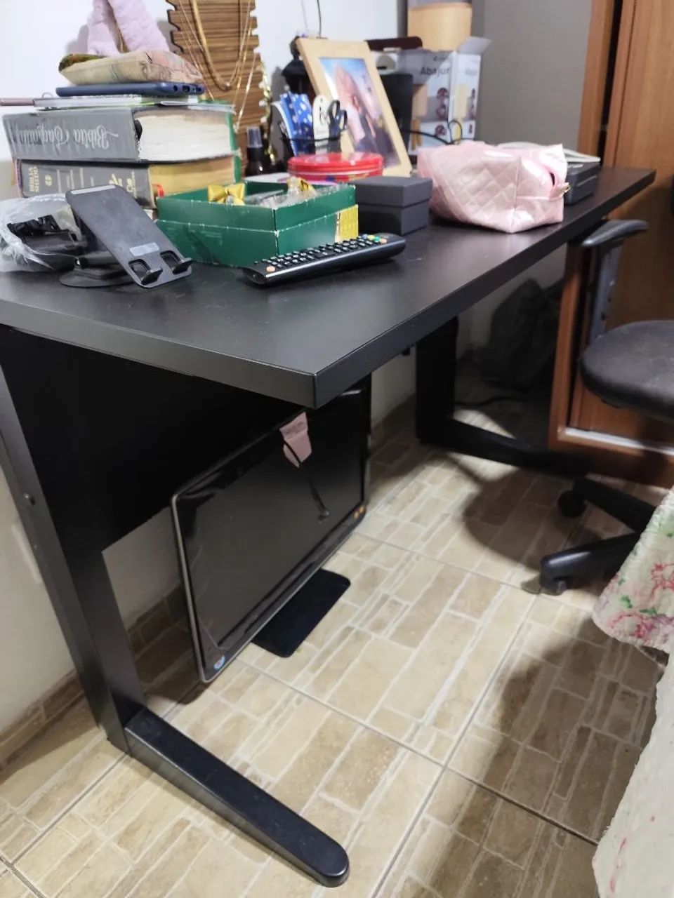 Vendo mesa e cadeira 
