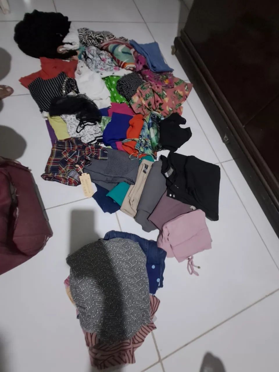 Lote de roupas com 42 peças  - Foto 3