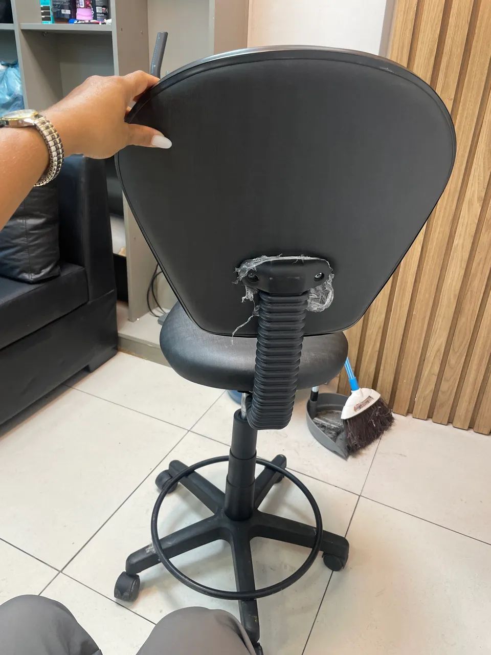Cadeira de escritório e Tatuagem - Foto 3