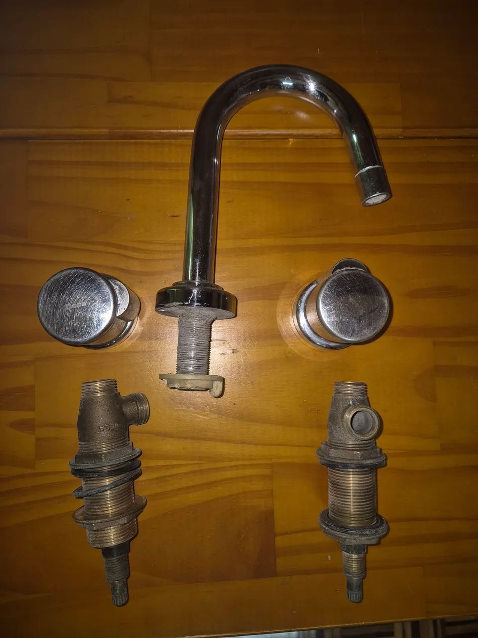 Conjunto Torneira Mista DECA (QUENTE E FRIO) - Foto 2