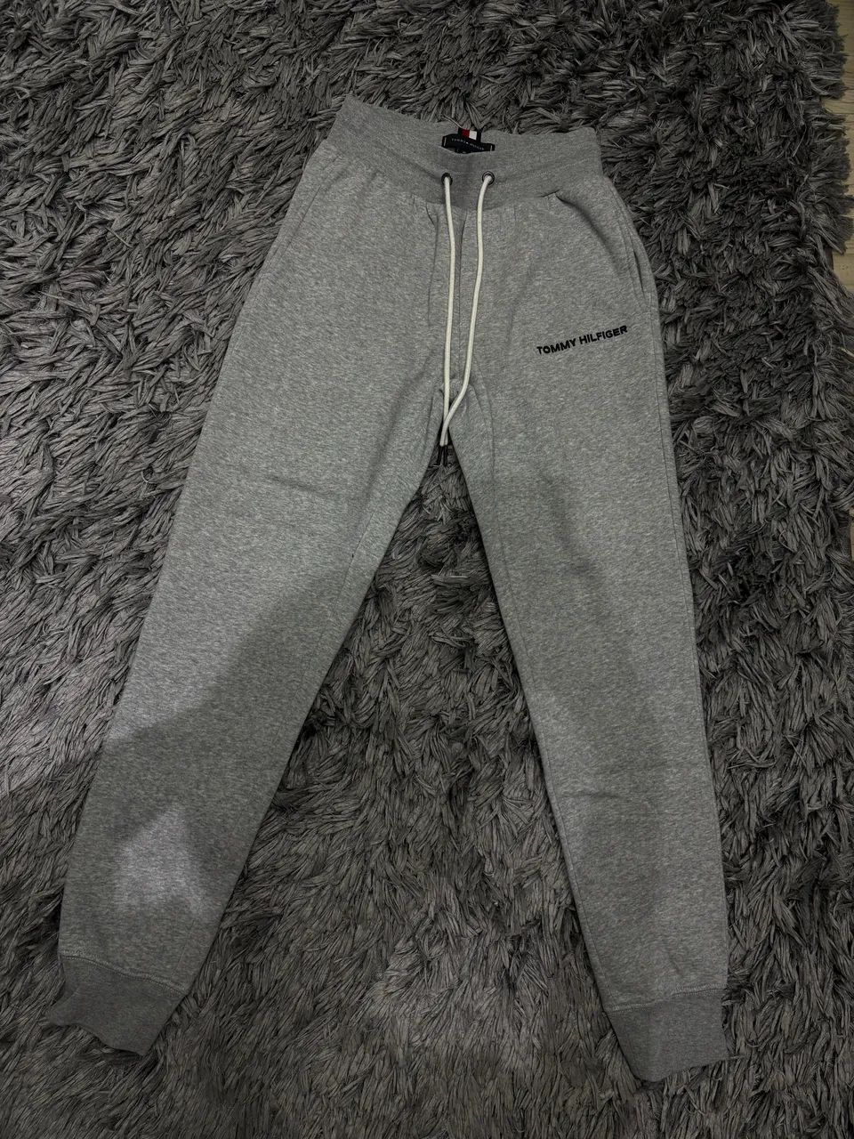 CALCA TOMMY MOLETOM