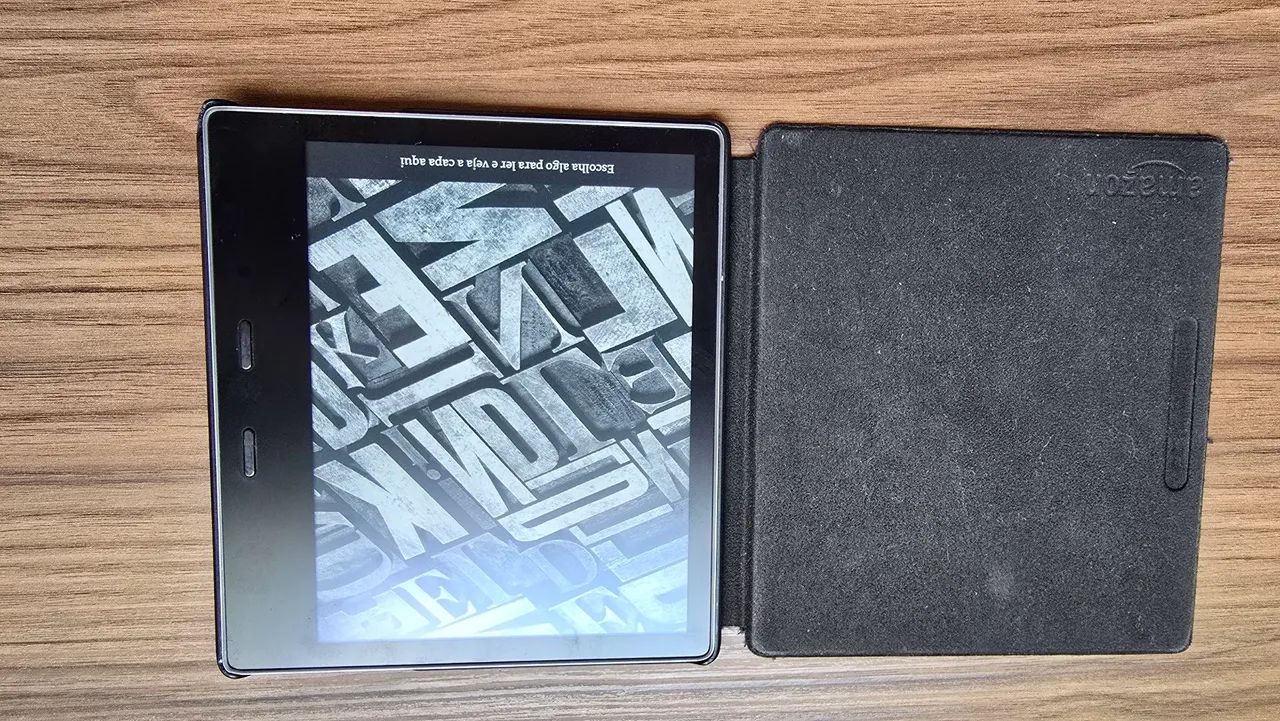 Kindle Oasis 10 geração com capa oficial da amazon