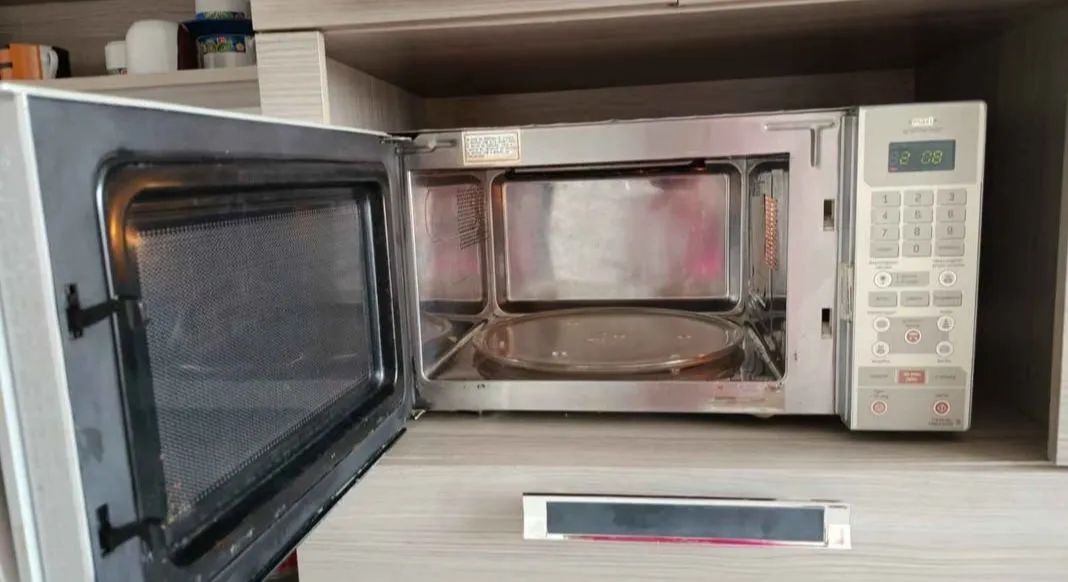 Microondas Brastemp espelhado 36 litros com grill - Foto 2