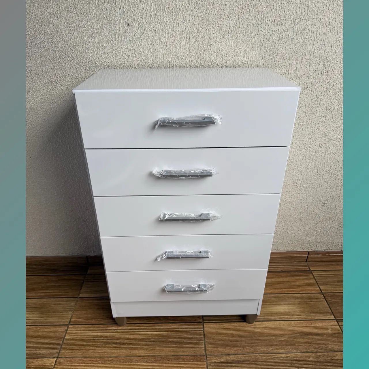 Cômoda com 5 gavetas - entrego 