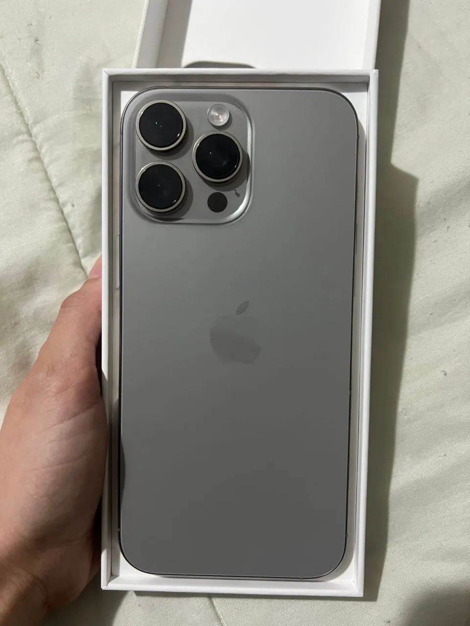 iPhone 16 pro Max. Acompanha caixa, cabo e capinhas  - Foto 2