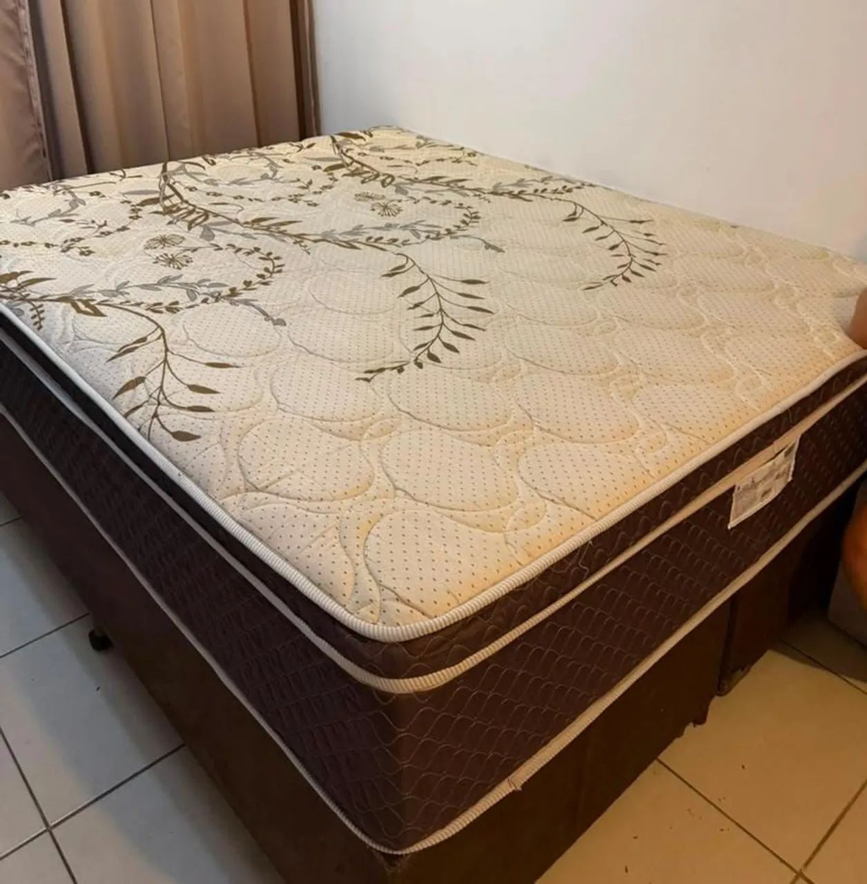 Cama box Queem 