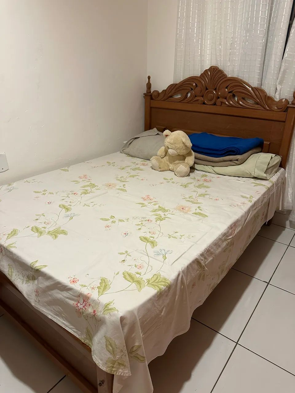 Cama de casal de madeira maciça com colchão  - Foto 4