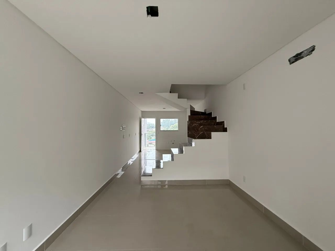 Sobrado Triplex com 2 Suítes e 2 Vagas no Tribess  Blumenau - Foto 2