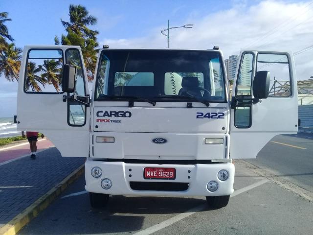 Ford Cargo 2422 e - 3 eixos 2p