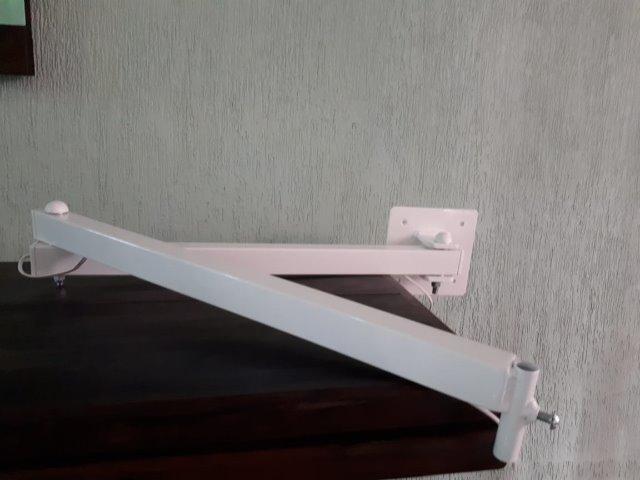 LUPA de Led com braçadeira móvel , branca, sem uso - Foto 3