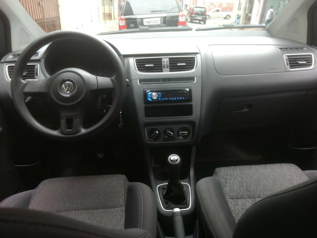 VW Fox 1.6 Trend GII Prata Completo 2014 2º Dono R$ 32.900,00 - Foto 8