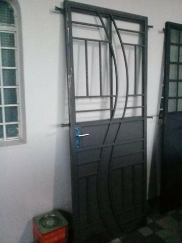 Vende-se portas novas