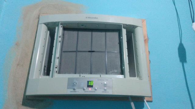 Vendo ar de janela 7.500 BTUs limpo recentemente!
