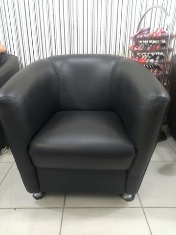 Poltrona preta em couro